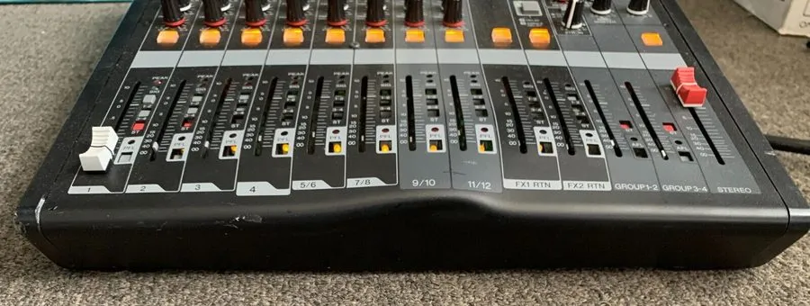 Микшерный пульт YAMAHA MGP12X 12-Channel Premium Mixing Console Analog Mixer — фото лота 2