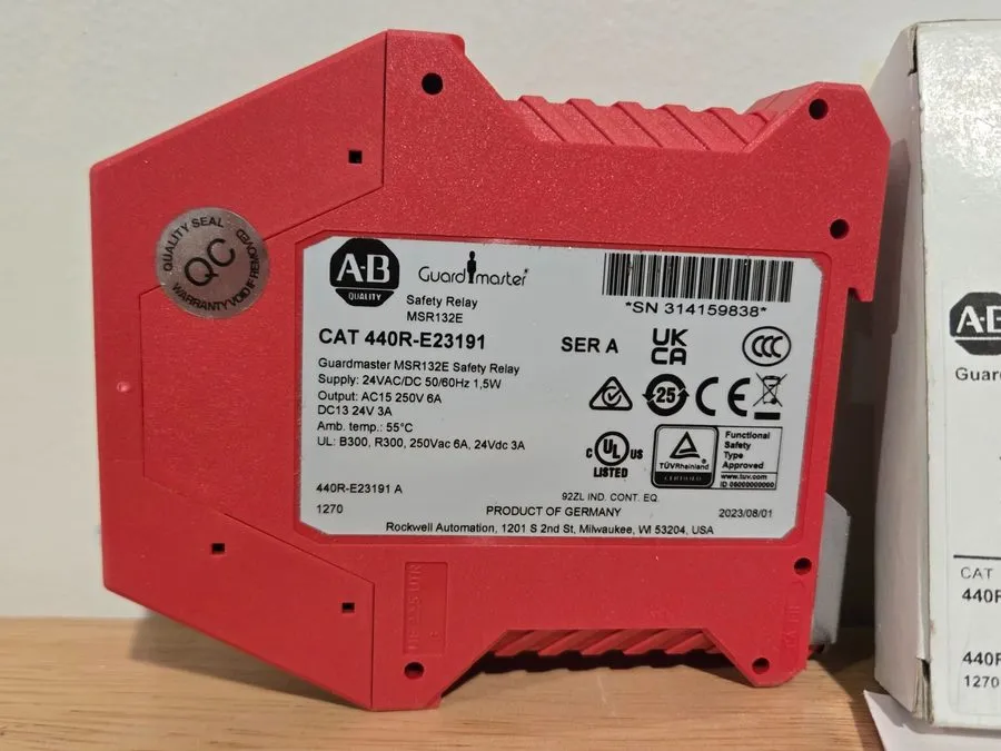 Реле безопасности Allen Bradley 440R-E23191 MSR132E Guardmaster Safety Relay 24V