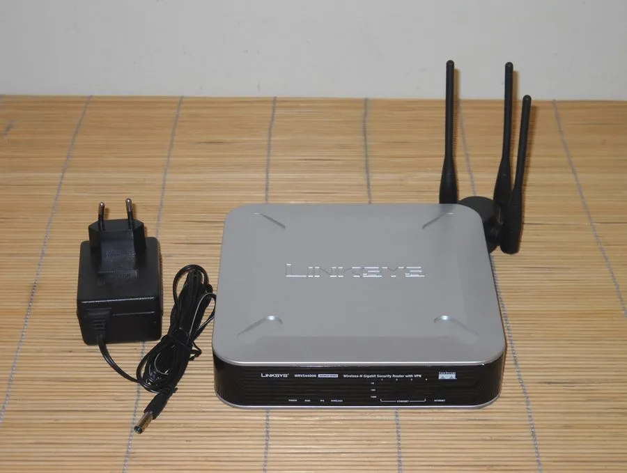 Маршрутизатор Cisco WRVS4400N 4-Port Gigabit Wireless N Router Business Series L