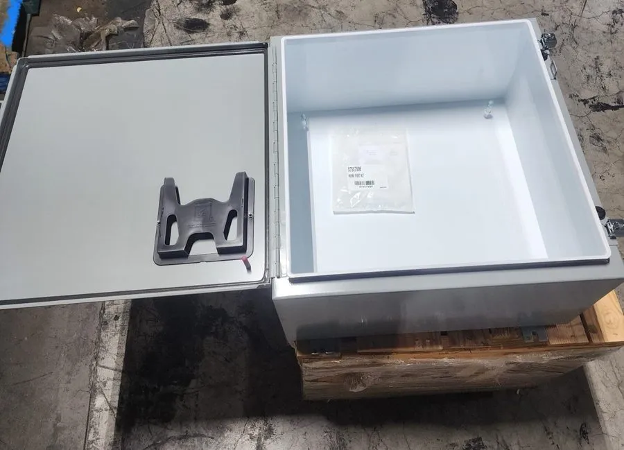 Монтажный шкаф Nvent Hoffman A242412LP NEMA TYPE 12 Enclosure