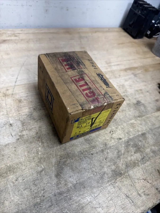 Автоматический выключатель Square D FAL34090 3 Pole 90A 480V FAL Circuit Breaker