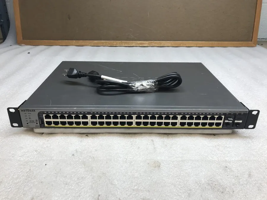 Коммутатор NETGEAR GS752TP 48-Port Gigabit PoE+ Smart Pro Switch with 4 SFP Port