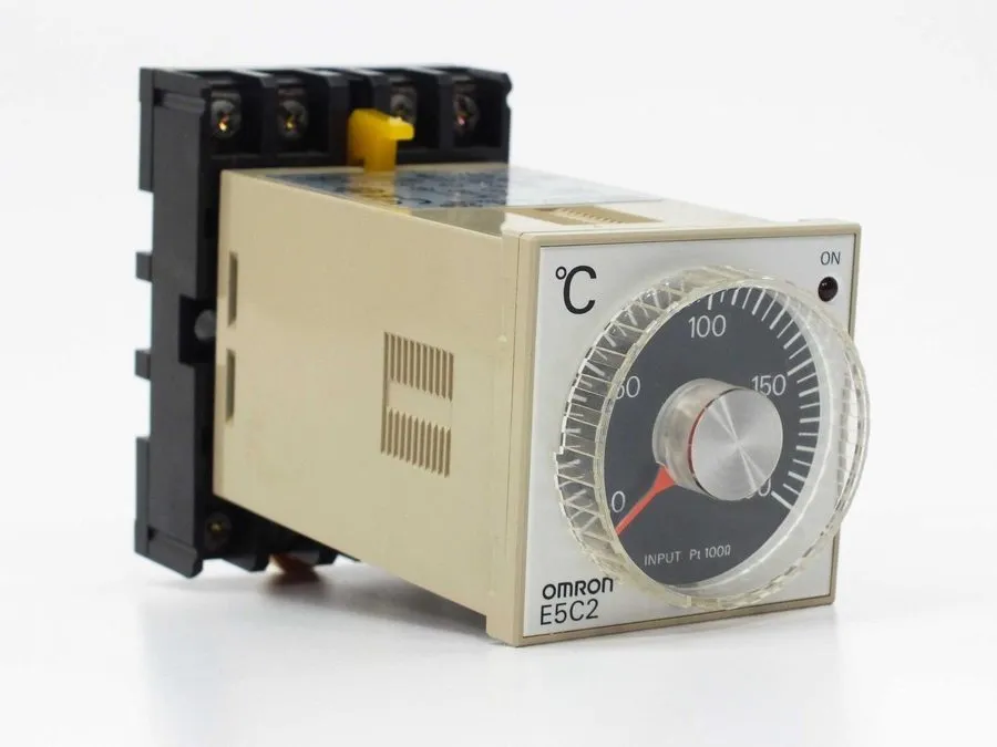 Датчик температуры Omron E5C2-R20P Temperature Controller P2CF-08 Base Pt100 0-2