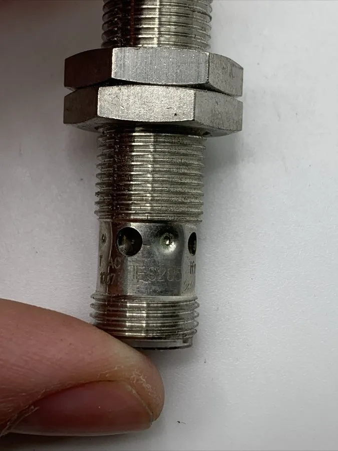 Датчик приближения IFM IFS205 Sensor&Proximity Switch — фото лота 3