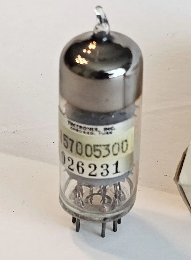 Тестер Vintage Tektronix 157-0053-00 Selected Matched Pair 12BY7A Vacuum Tubes — фото лота 1