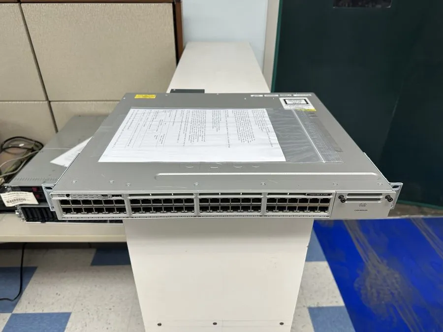Коммутатор Cisco WS-C3850-48U-S 48-Port UPoE Switch w/ C850-NM-2-10G & Dual 1100