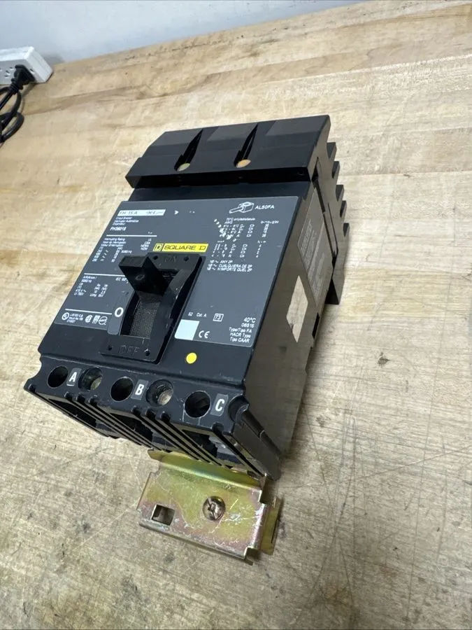 Автоматический выключатель Square D FH36015 FH 3P 25kA@480v 15 Amp I-LINE CIRCUI