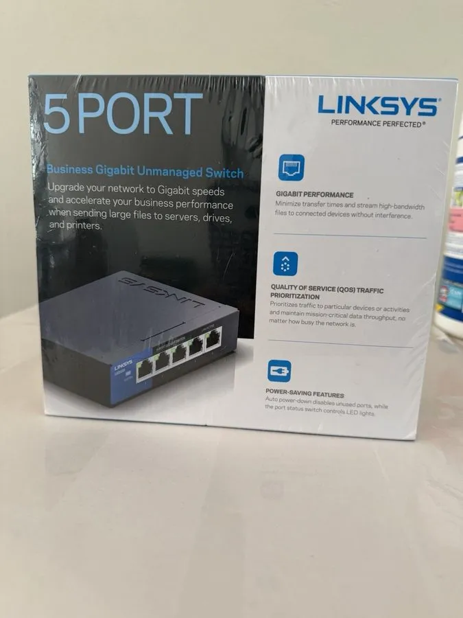Коммутатор Linksys LGS105 5-Port Gigabit Desktop Ethernet Network Switch