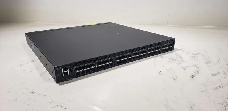 Коммутатор IBM SAN48B-5 2498-F48 6510 48x 16Gb FC Port Switch 48-Port Active + L