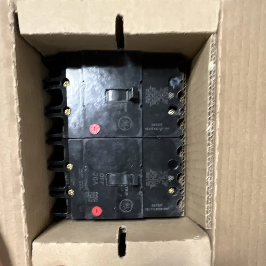 Автоматический выключатель GE TEY320 20A 3-Pole 277/480V AC Bolt-On Molded Case  — фото лота 1