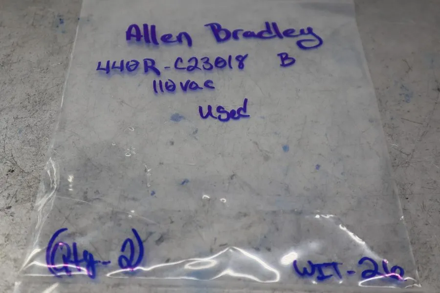 Реле безопасности ALLEN BRADLEY 440R-C23018 /A SAFETY RELAY UNIT 110VAC