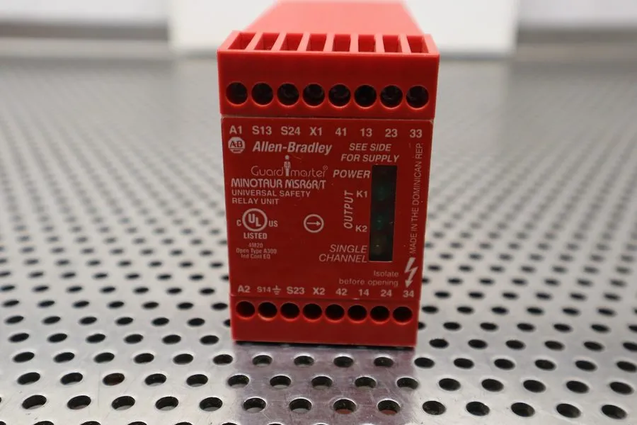 Реле безопасности ALLEN BRADLEY 440R-C23018 /A SAFETY RELAY UNIT 110VAC — фото лота 2