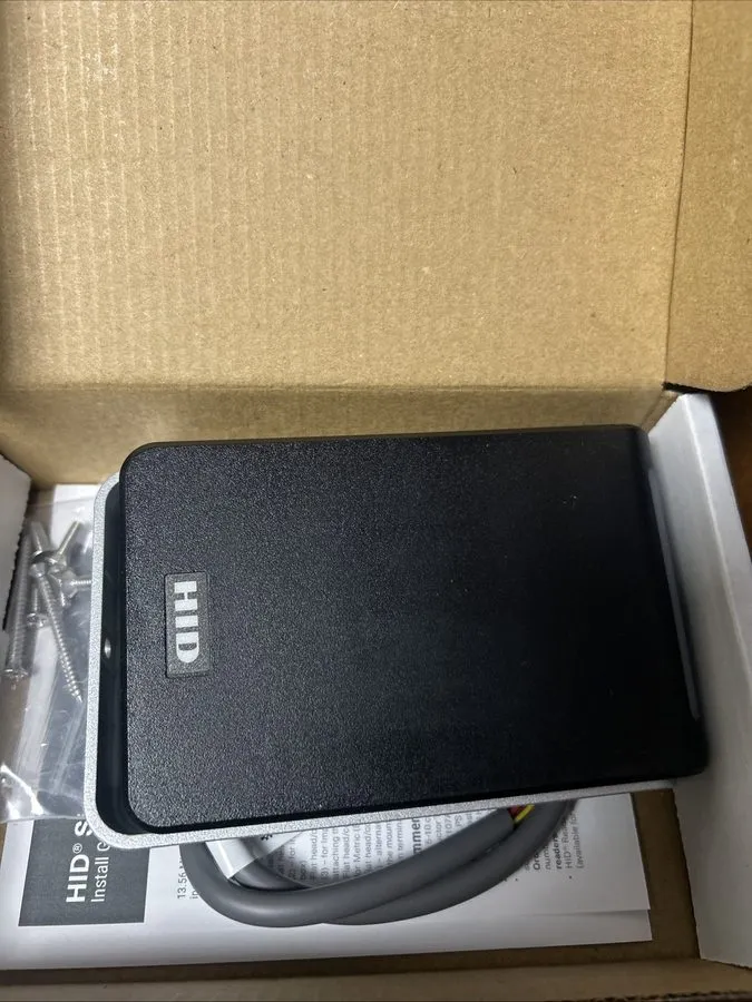 Оборудование видеонаблюдения HID 40NKS-00-000000 HID Signo er 40- Black