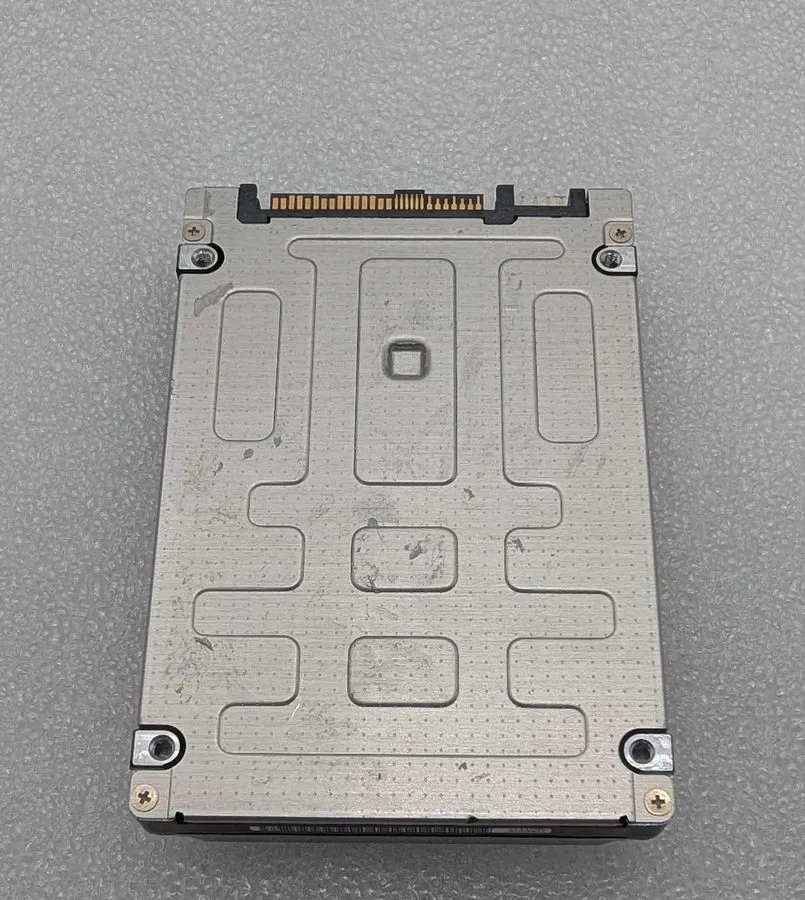 SSD-накопитель Dell Toshiba CN3JH 800GB 2.5" SAS SSD SOLID STATE DRIVE PX05SMB08 — фото лота 1