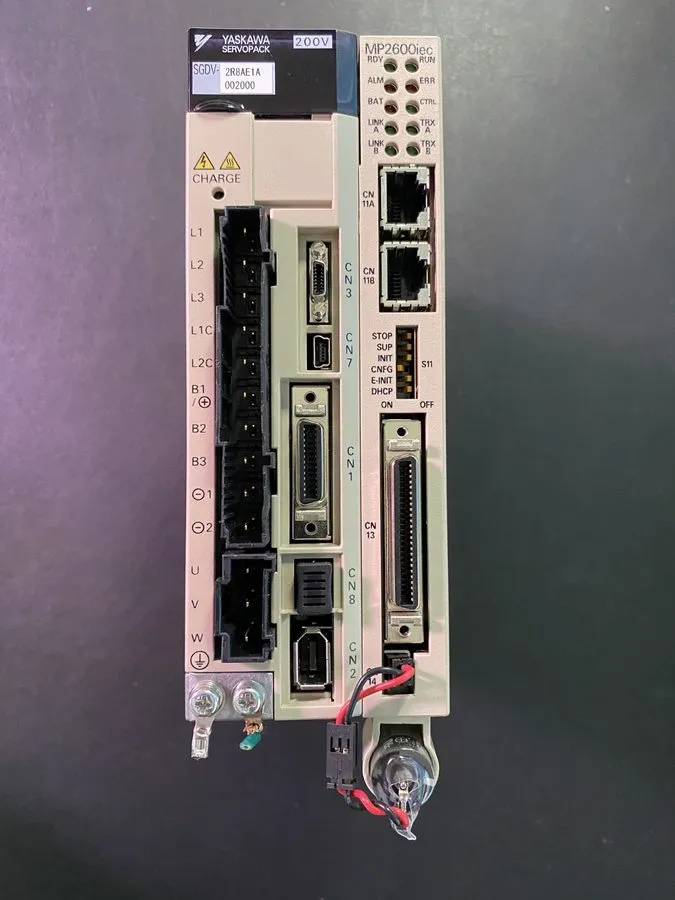 Сервопривод YASKAWA SGDV-180AE1A002000 SGDV-OCC02A SERVO PACK — фото лота 1