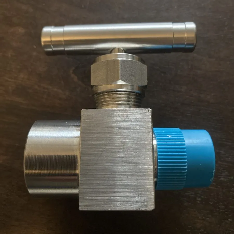 Клапан 1/2" Swagelok SS-6PNBGM8L-F8 Gauge Needle Valve w/ SS-26VM8-F8 Valve
