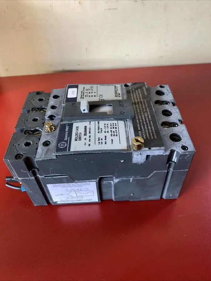 Автоматический выключатель GE SEDA36AN0100 Circuit Breaker SWITCH 3 Pole 600V 10