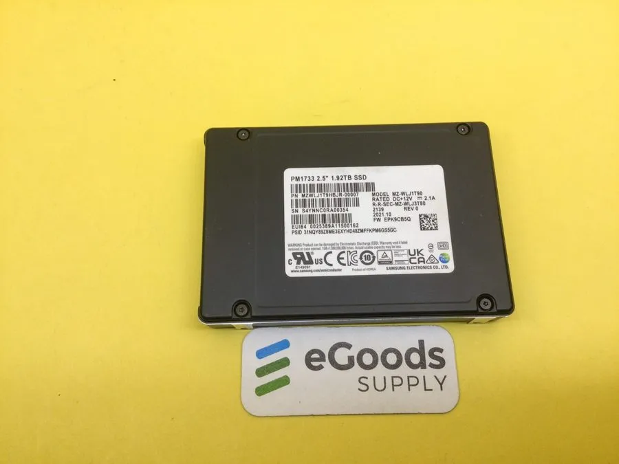 SSD-накопитель Samsung PM1733 1.92TB SSD U.2 NVME PCIE 4.0 X4 MZ-WLJ1T90 MZWLJ1T