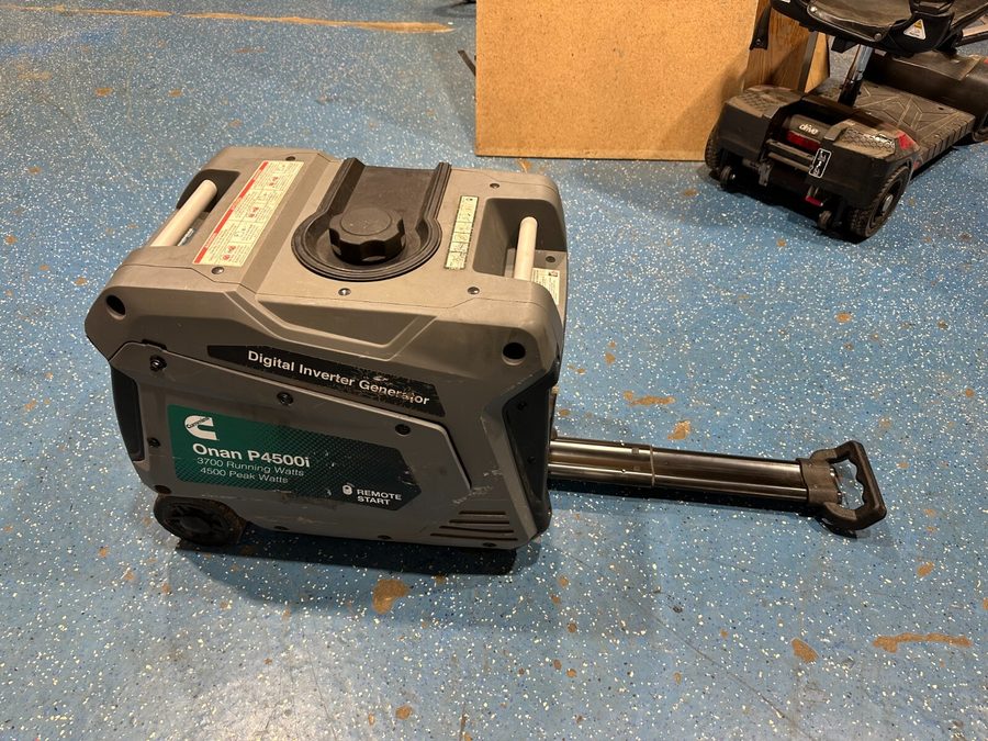 Генератор Cummins Onan P4500i 4500 Watt Digital Inverter Generator {49 STATES}