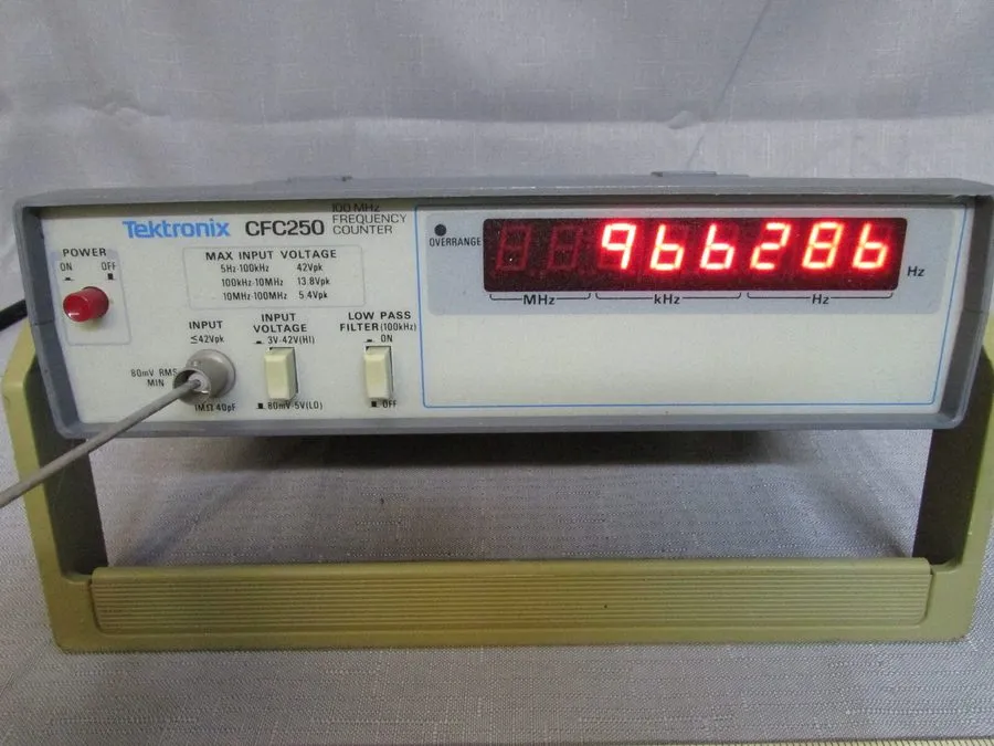 Тестер Tektronix CFC250 100 MHz Frequency Counter