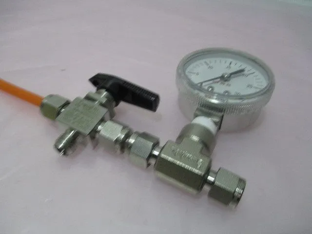 Клапан Swagelok SS-42XS4 1/4" 316 SS 3-Way Ball Valve 2500 PSI Tube Fitting