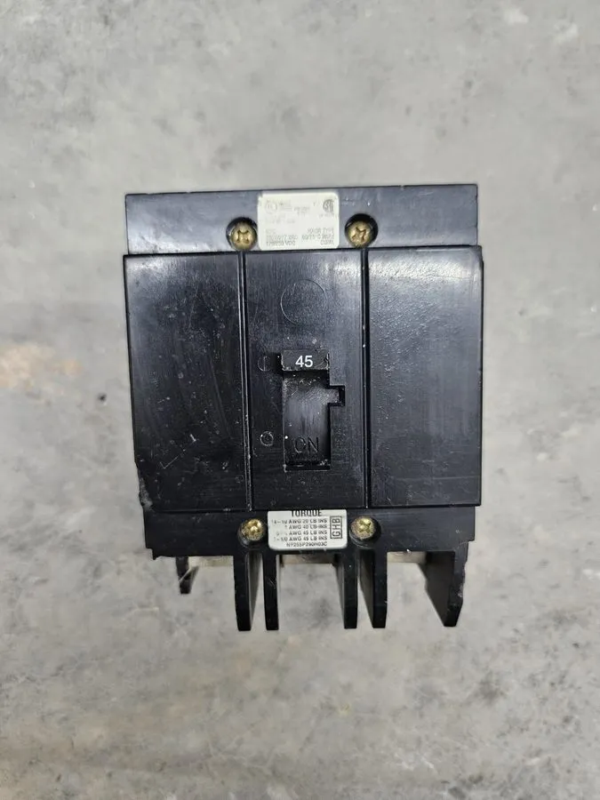Автоматический выключатель Eaton GHB3045 45 Amp 277/480V 3 Pole GHB Bolt On Circ