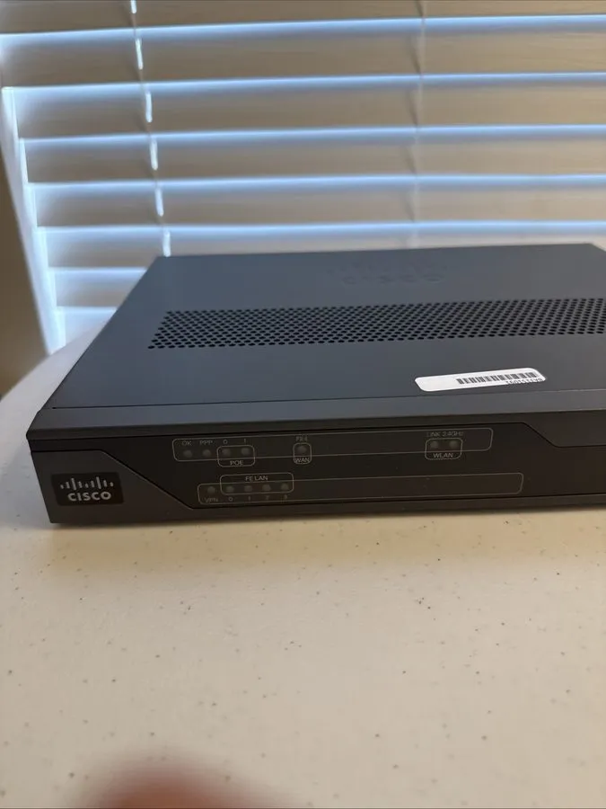 Маршрутизатор Cisco 881W 4-Port 10/100 Wireless N Router (C881W-A-K9)