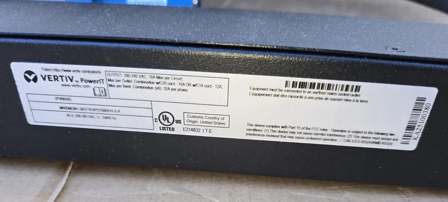 Блок розеток PDU Vertiv Geist Switched Rack PDU Next Gen IMD 1U 30A 208V C13/C19 — фото лота 1
