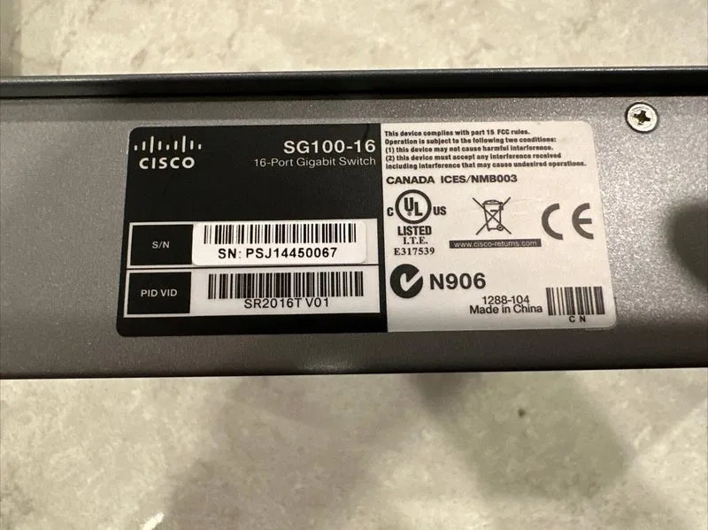 Коммутатор Cisco SG100-16 16 Port Unmanaged Gigabit Ethernet Switch Business Rac — фото лота 2
