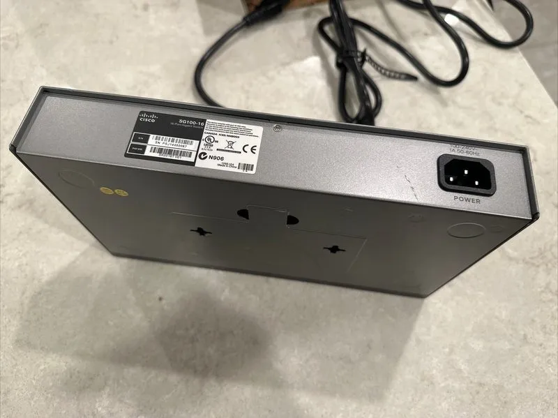 Коммутатор Cisco SG100-16 16 Port Unmanaged Gigabit Ethernet Switch Business Rac — фото лота 3