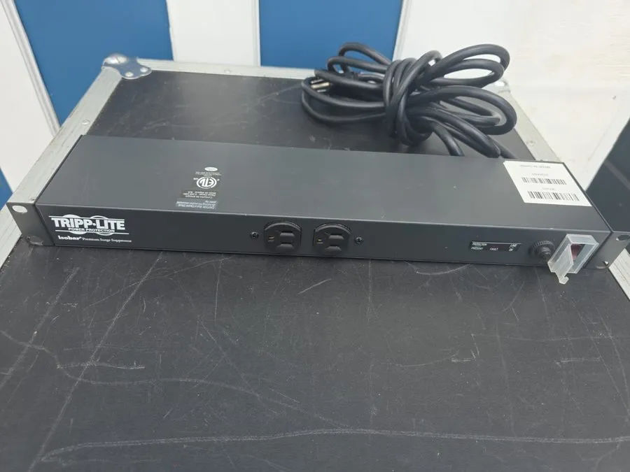Стойка/шкаф Tripp Lite ISOBAR12ULTRA 12 Outlet Surge Protector 15ft Cord 1U Rack — фото лота 1
