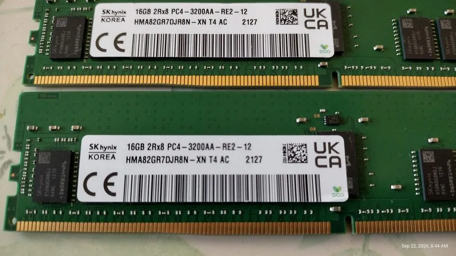 Модуль памяти SK Hynix 16GB DDR4-3200MHz 2Rx8 ECC RDIMM Server RAM HMA82GR7DJR8N — фото лота 1