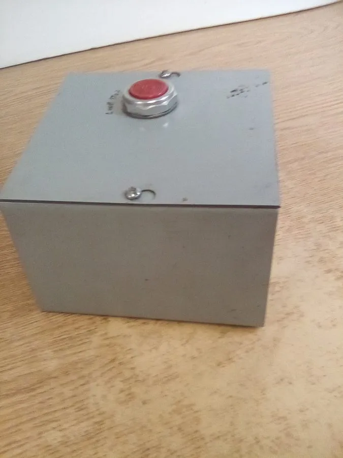 Монтажный шкаф Hoffman ASE6X6X4NK Screw Cover Enclosure W/ Allen Bradley 800T-A, — фото лота 2