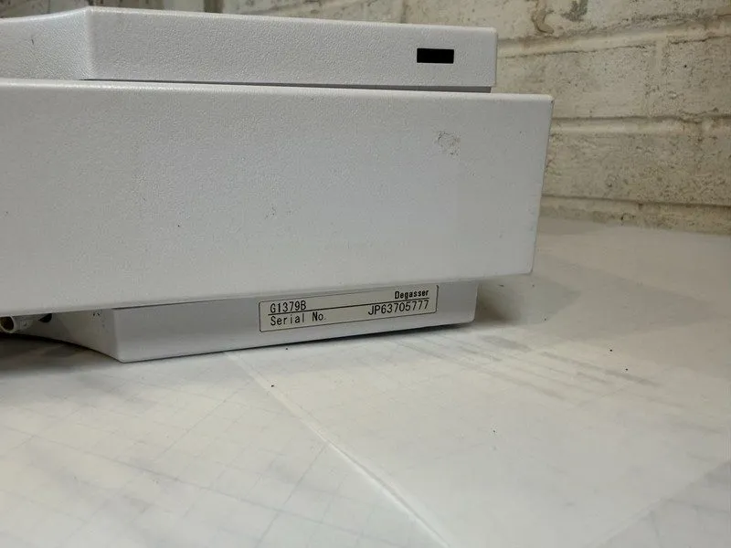 Хроматограф Agilent 1200 G1379B Micro Vacuum Degasser HPLC Powers On