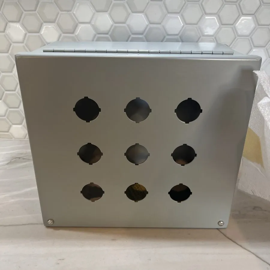 Монтажный шкаф nVent Hoffman Enclosure Pushbutton 9 Hole NEMA13 IP65 22.5MM Gray — фото лота 2