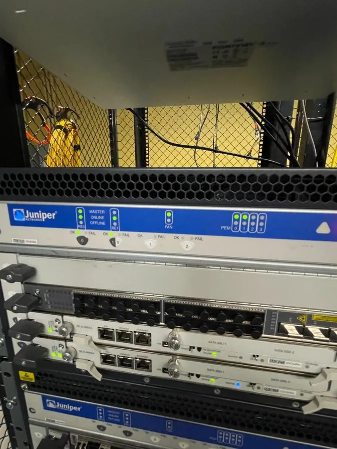 Блок питания Juniper CHAS-BP3-MX240-S, SCBE2-MX-S, RE-S-1800X4-16G w/ 2x PWR-MX4