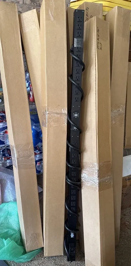 Стойка/шкаф Tripp Lite PDUMV30 Rackmount PDU 30-Outlet 120V 24A NEMA 5-15R Black