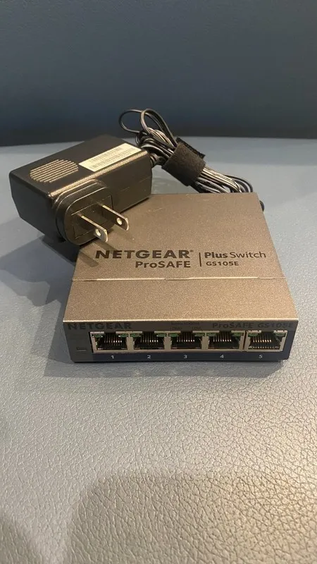 Коммутатор NETGEAR GS105E 5-Port Gigabit Smart Managed Plus Ethernet Switch