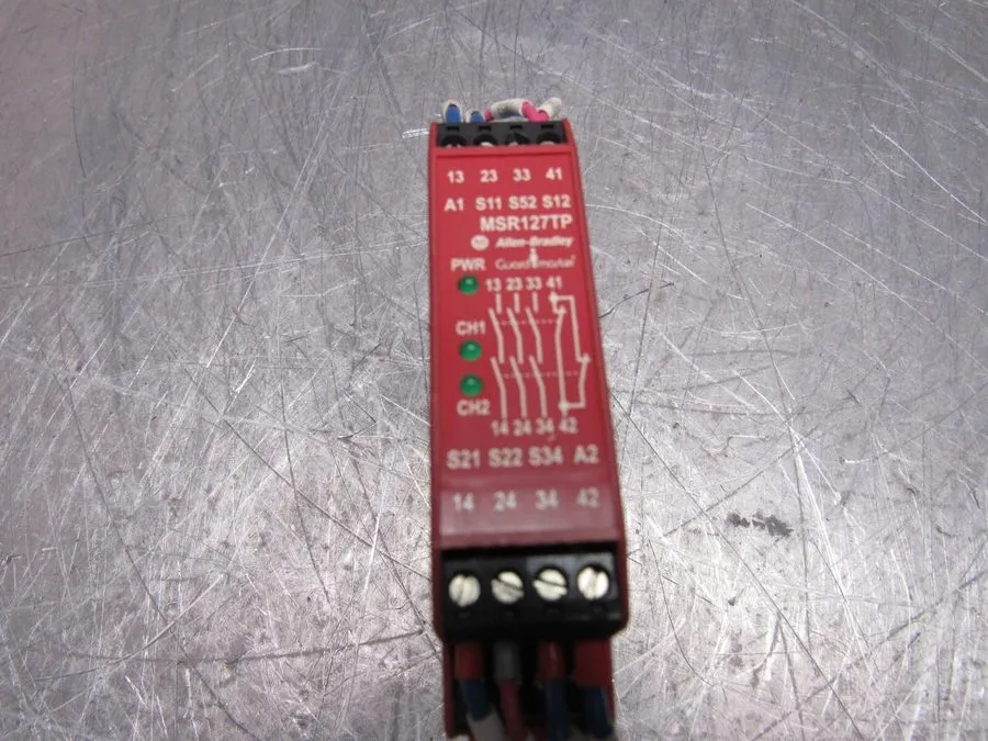 Реле безопасности Allen-Bradley 440R-N23132 MSR127TP Safety Relay 24VAC/DC Ser B