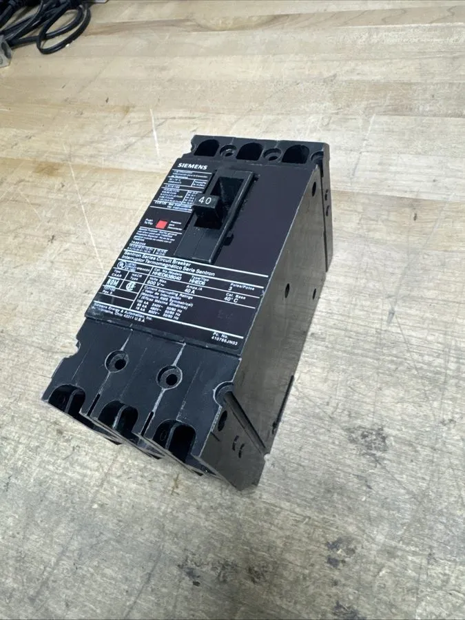 Автоматический выключатель Siemens HHED63B040 40A 3-Pole 600V Sentron Series Cir