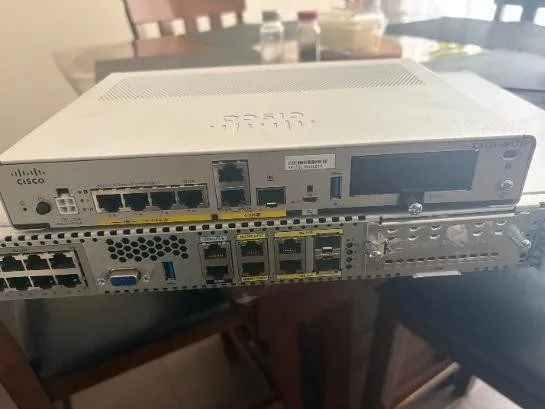 Маршрутизатор Cisco C1121-4PLTEP 4Ports Dual GE SFP Router Pluggable SMS GPS Ful