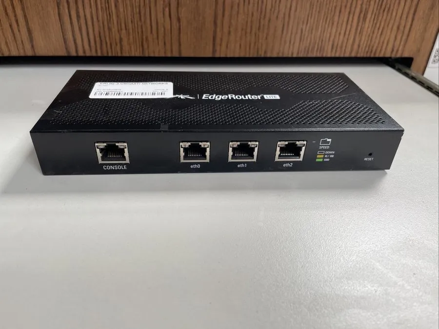 Маршрутизатор Ubiquiti Networks ERLite-3 EdgeRouter Lite