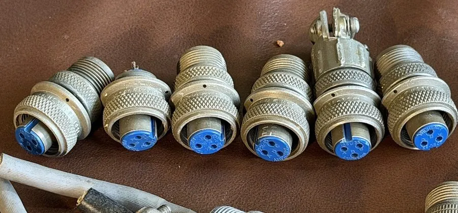 Электронный компонент Amphenol MS3106A-10S-3S 3 Pin + Parts And Pieces AN3016A-1 — фото лота 1