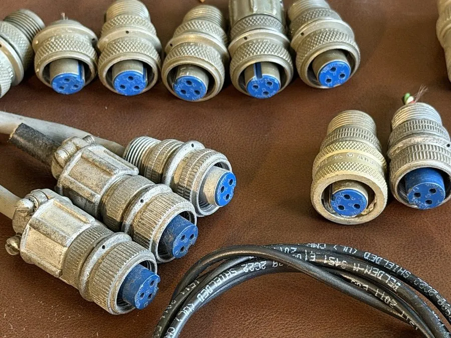 Электронный компонент Amphenol MS3106A-10S-3S 3 Pin + Parts And Pieces AN3016A-1 — фото лота 2