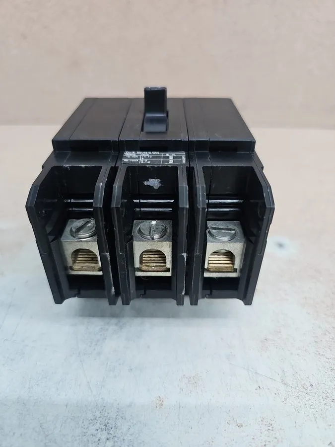 Автоматический выключатель Siemens BQD370 3 pole 70 amp bolt on 480v BQD Circuit