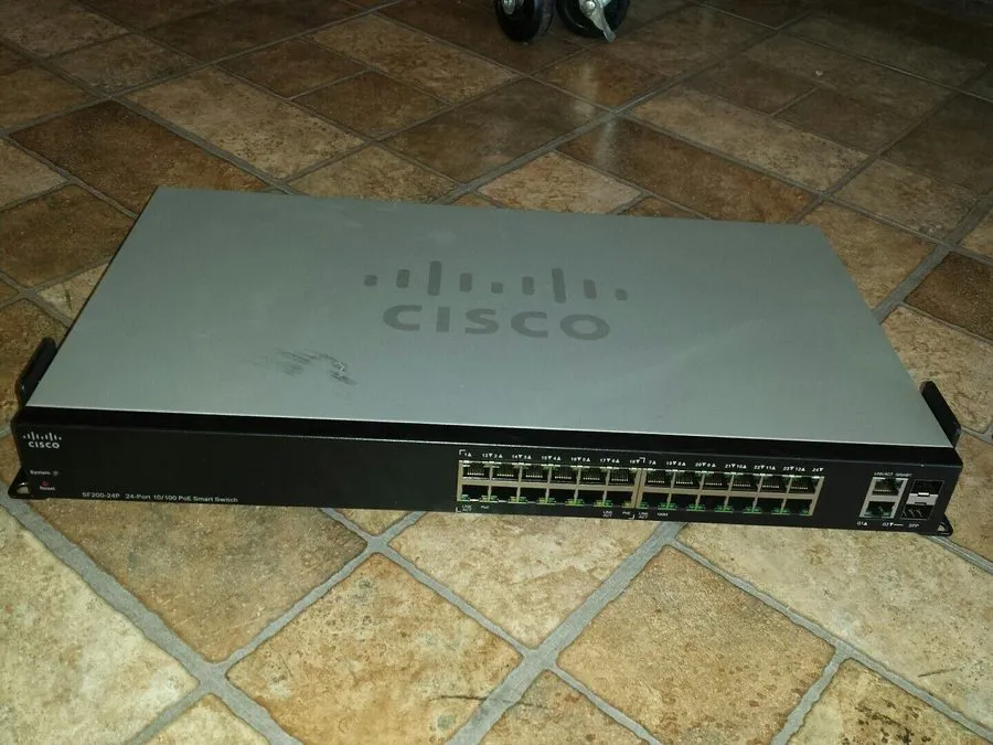 Коммутатор Cisco SF200-24P 24-Port 10/100 PoE Smart Managed Rackmount Switch
