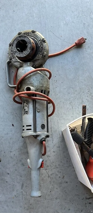 Режущий инструмент RIDGID 700-T2 Pipe Threader Threading 700 Power Drive — фото лота 1