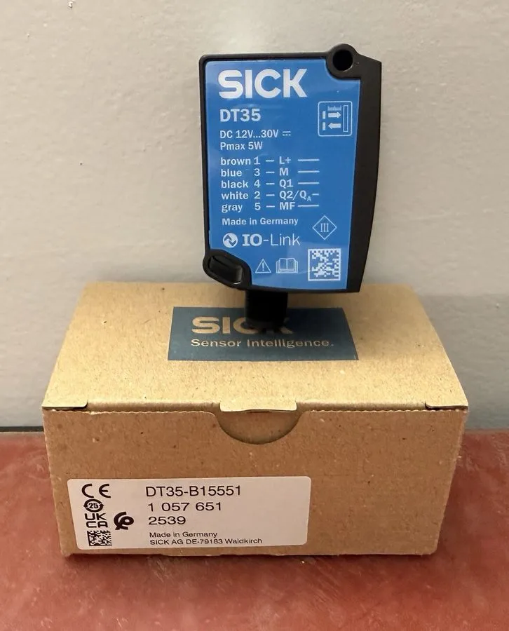 Фотоэлектрический датчик Sick DT35-B15551 1057651 Laser Ranging Photoelectric Se