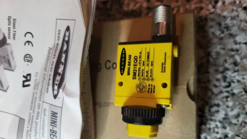 Фотоэлектрический датчик Banner SM31EQD Mini-Beam Photoelectric Emitter Sensor 1