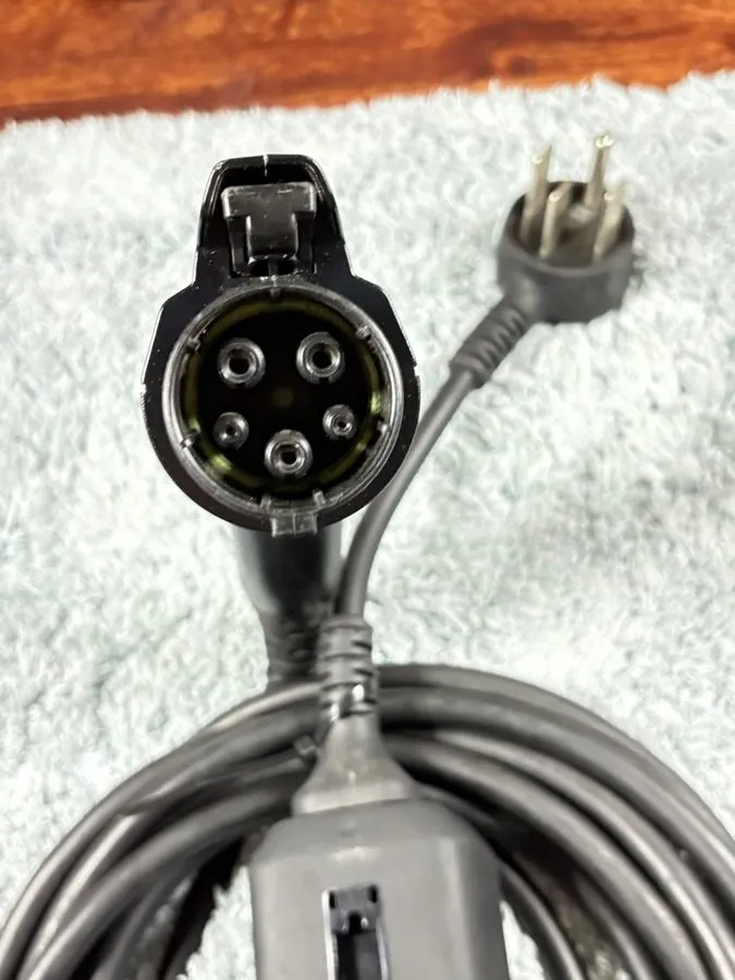 Аккумулятор GM/GMC EV ULTIUM LEVEL 1 & 2 EV CHARGER 85720051 — фото лота 2